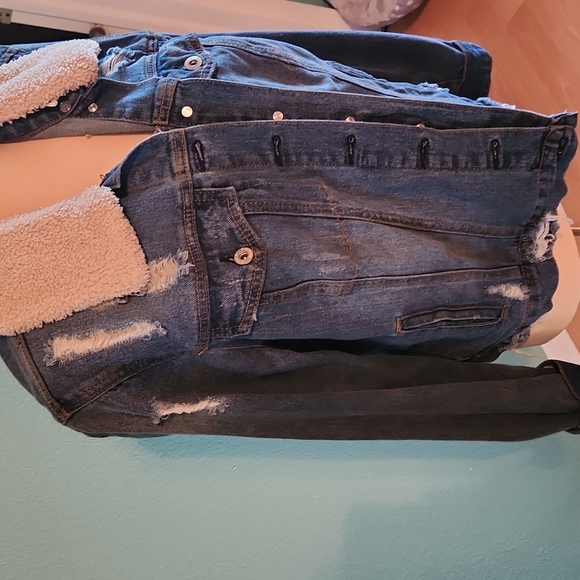 Jessica Simpson Jean jacket w/removable color. - Picture 5 of 7